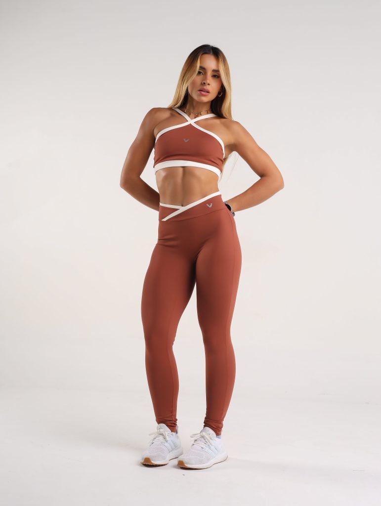 Conjunto Feminino Fitness na Poliamida com Legging e Top com Bojo Removível e Co